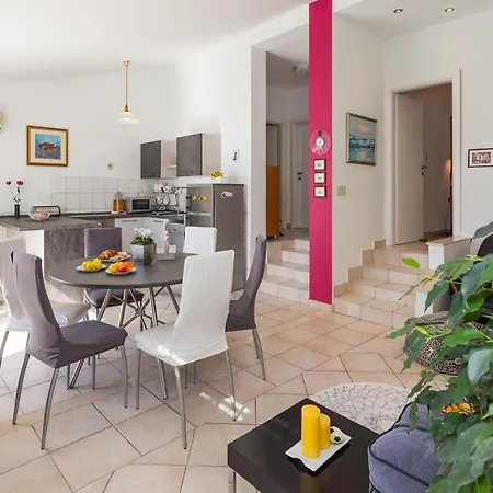 Apartment Rastici 1084b Okrug Gornji